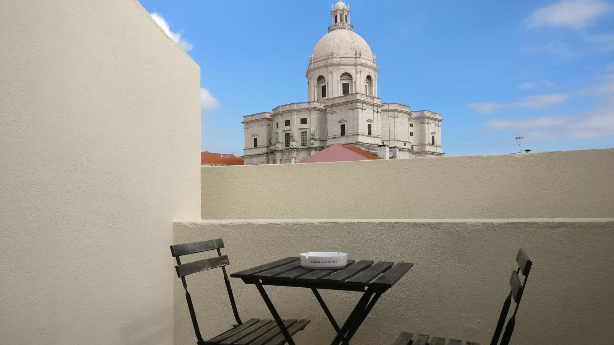 Alfama 2 - Attic With View Apartamento *